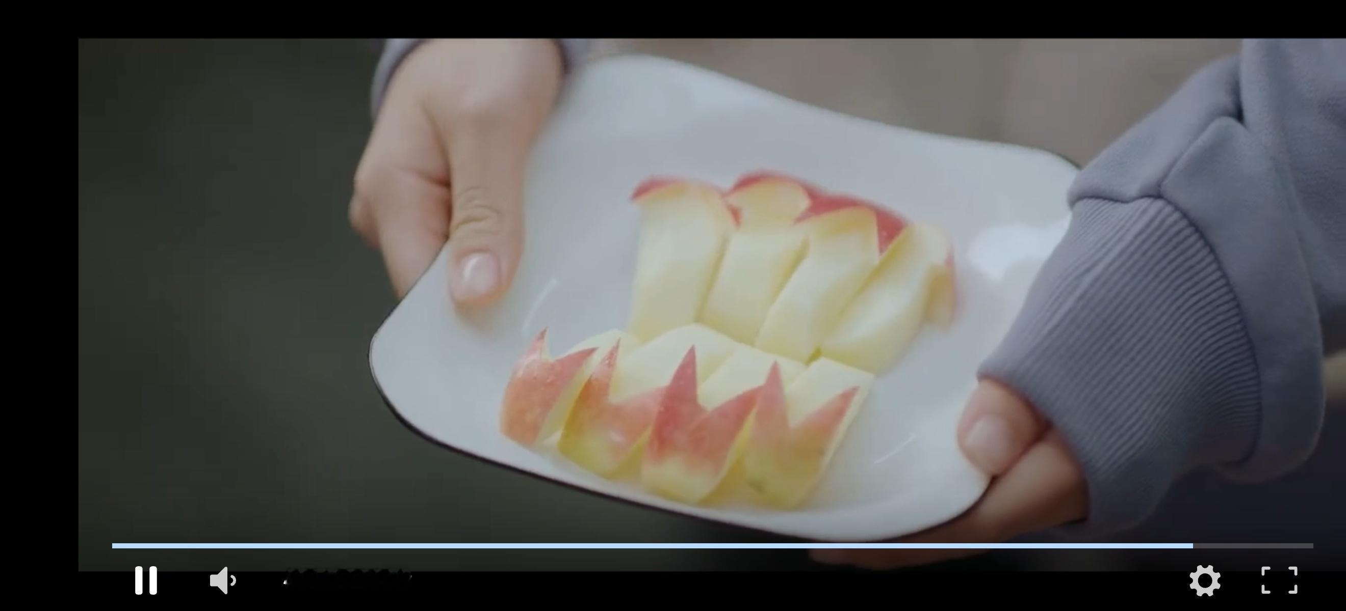 这个小～兔子苹果是你～给我削的吗[兔子] 