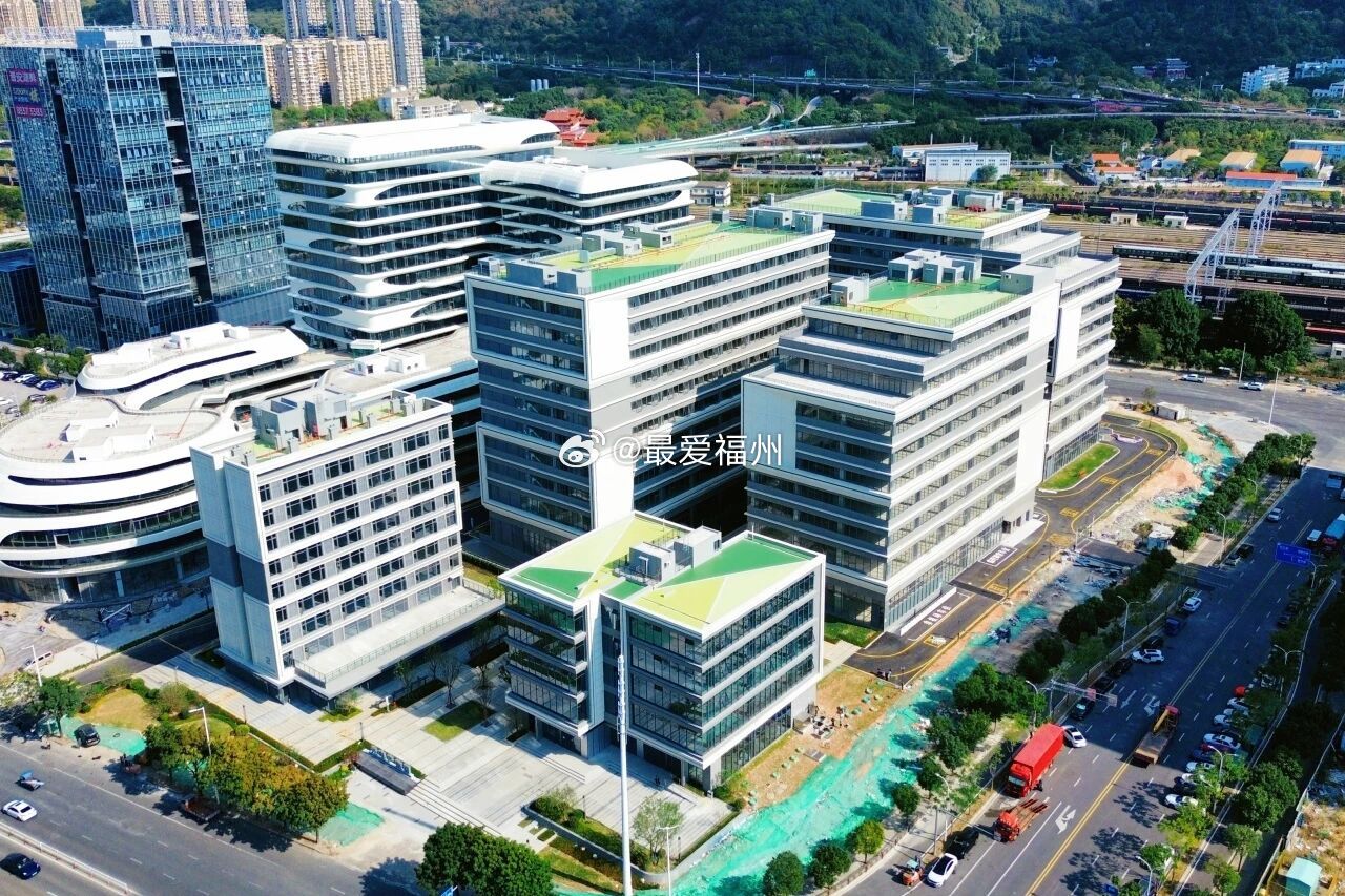 在“工业上楼”模式下，福兴经济开发区实施改造，容积率从1.7跃升至3.0，建筑面