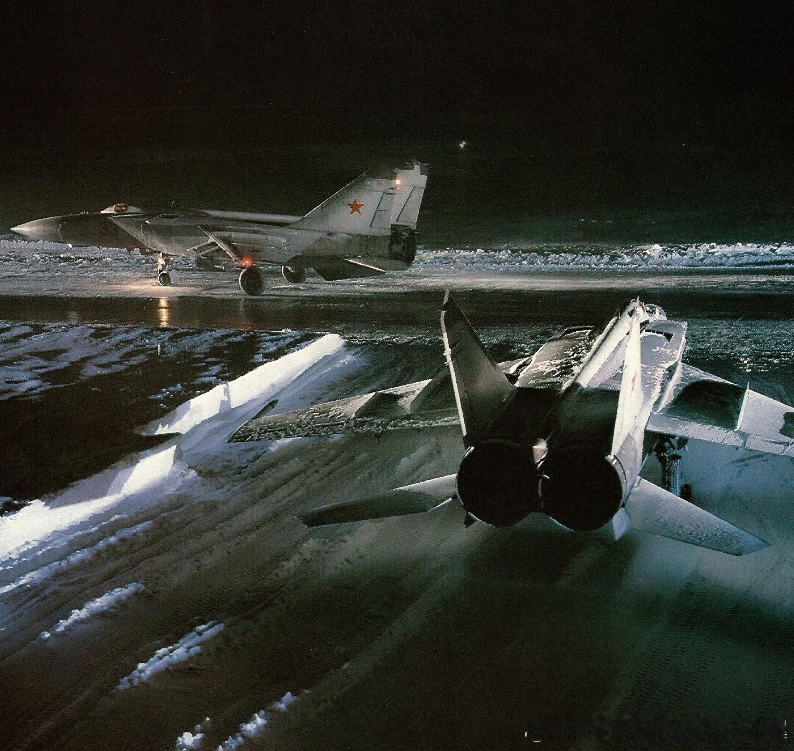 1988年苏联国土防空军的米格-25P夜间出击。 ​​​