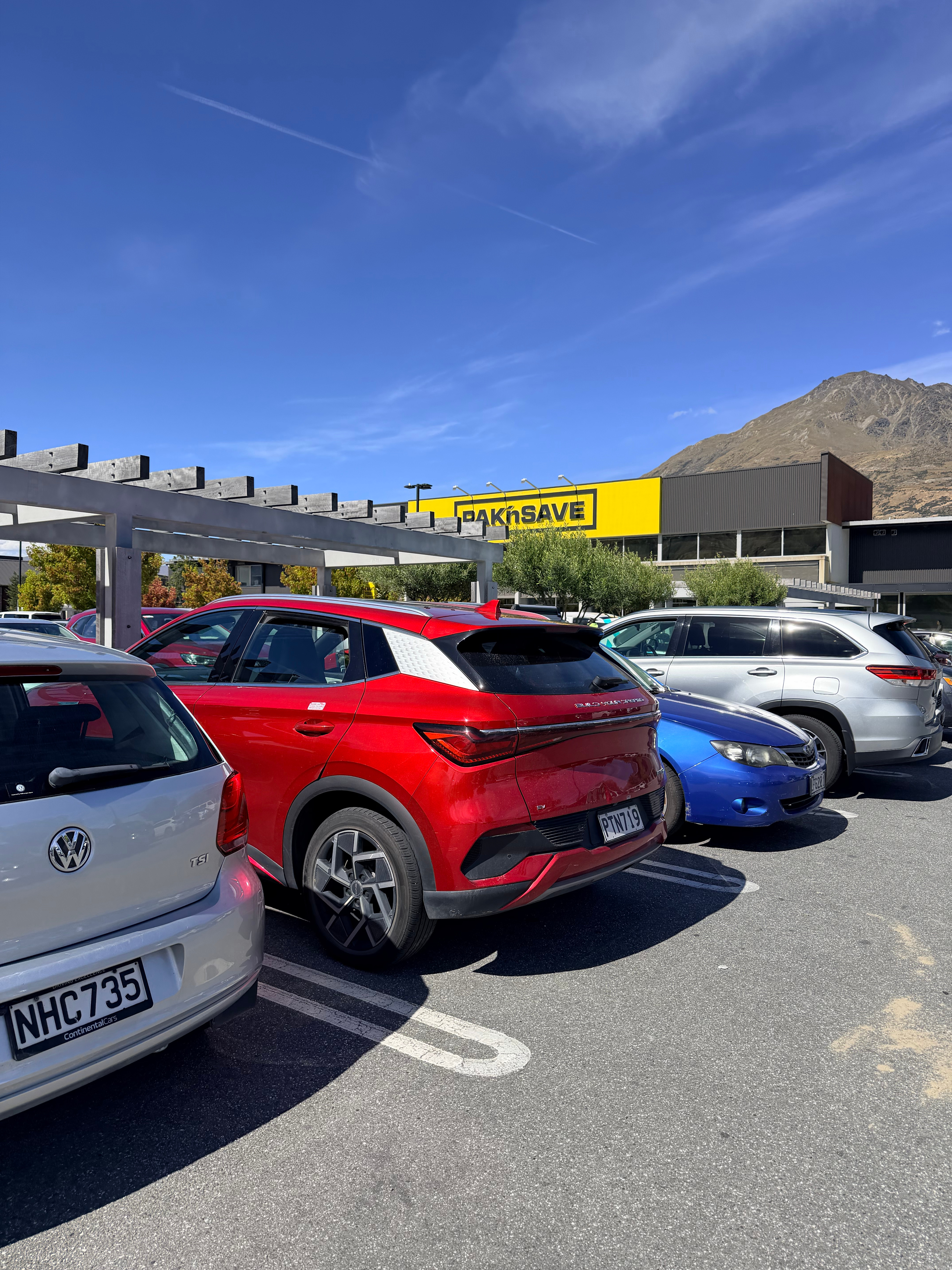 红色的元Plus真好看啊 新西兰