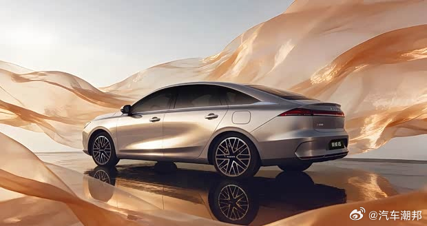 全新荣威i6官图亮相，设计大变样，运动感拉满，尺寸还升级了。1.5L自吸发动机虽