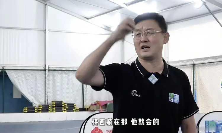 孙继海对他的嗨球少年青训队要求是：8岁之前不需要练射门，也不需要练长传，也不要练