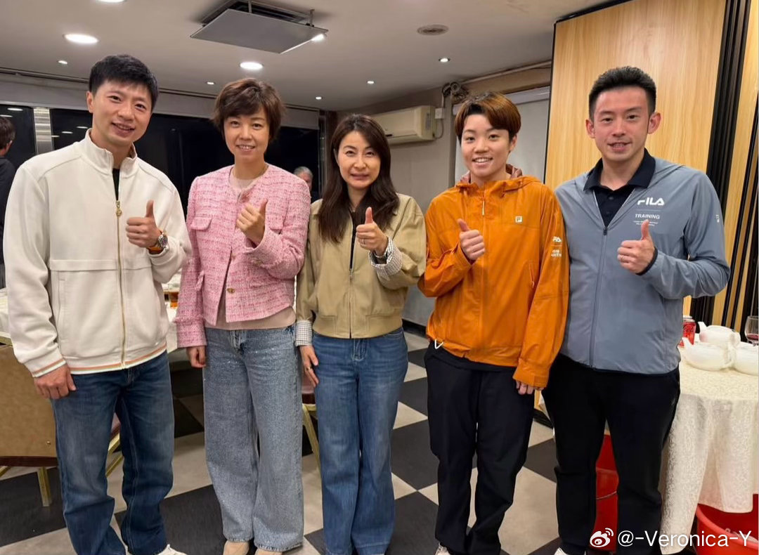 Question:图上这些人一共拿了多少枚奥运会奖牌