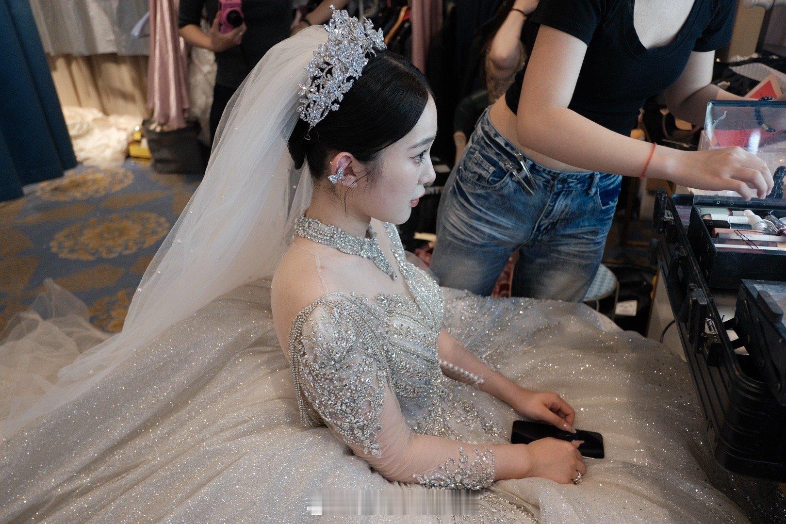 人会在爱里圆满 偏爱的手捧花幸福不用多说  ​​​