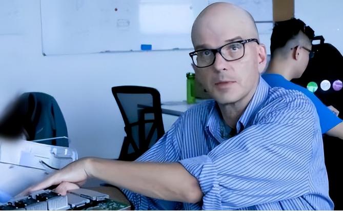 “美国不需要你，有本事你去中国啊！”2016年，一名美国专家被军方排挤，他一气之