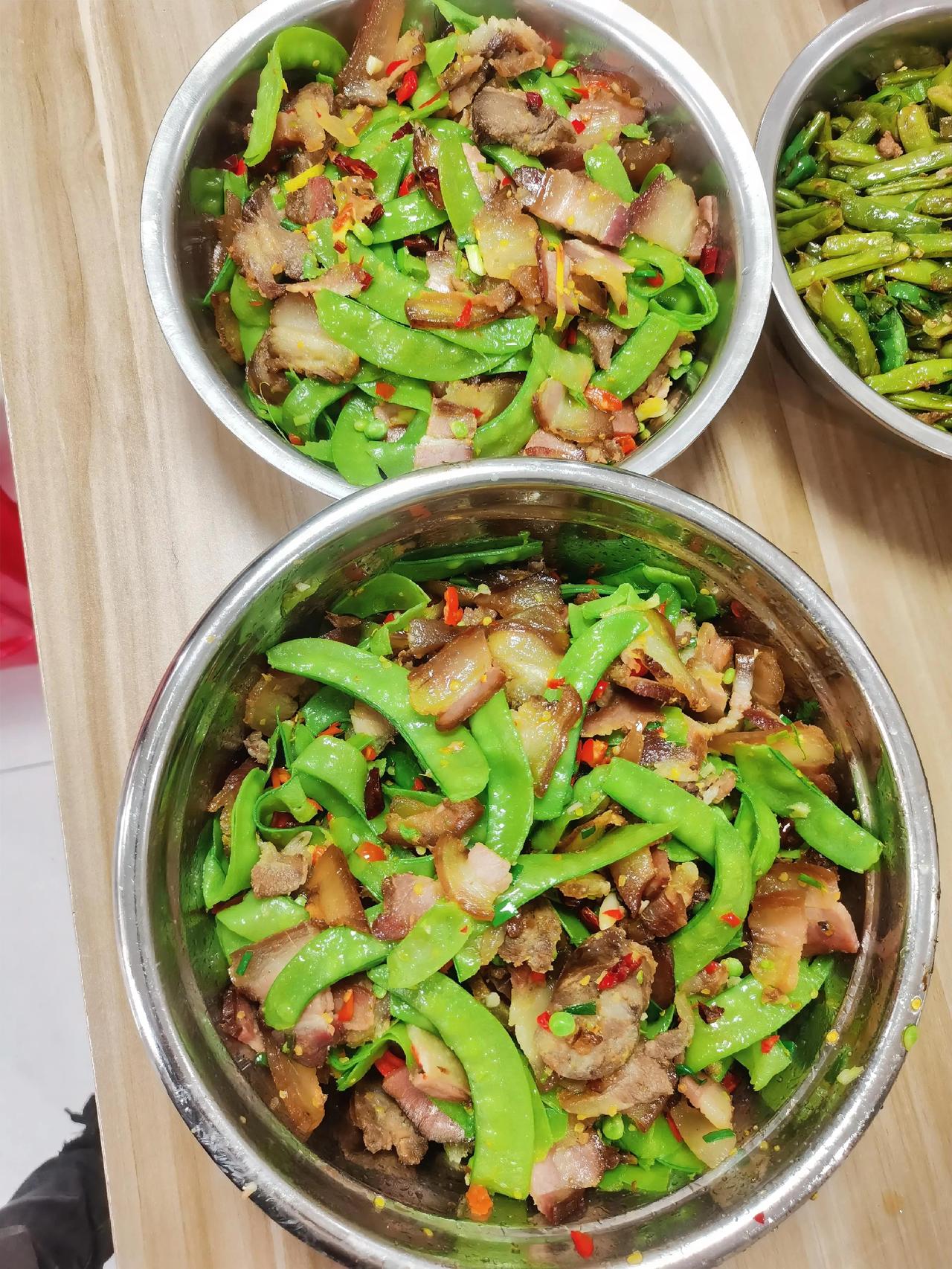 从高处跌落，
成为浑身油烟味的“伙夫”！

接纳生活的不完美，
包容人生的不如意