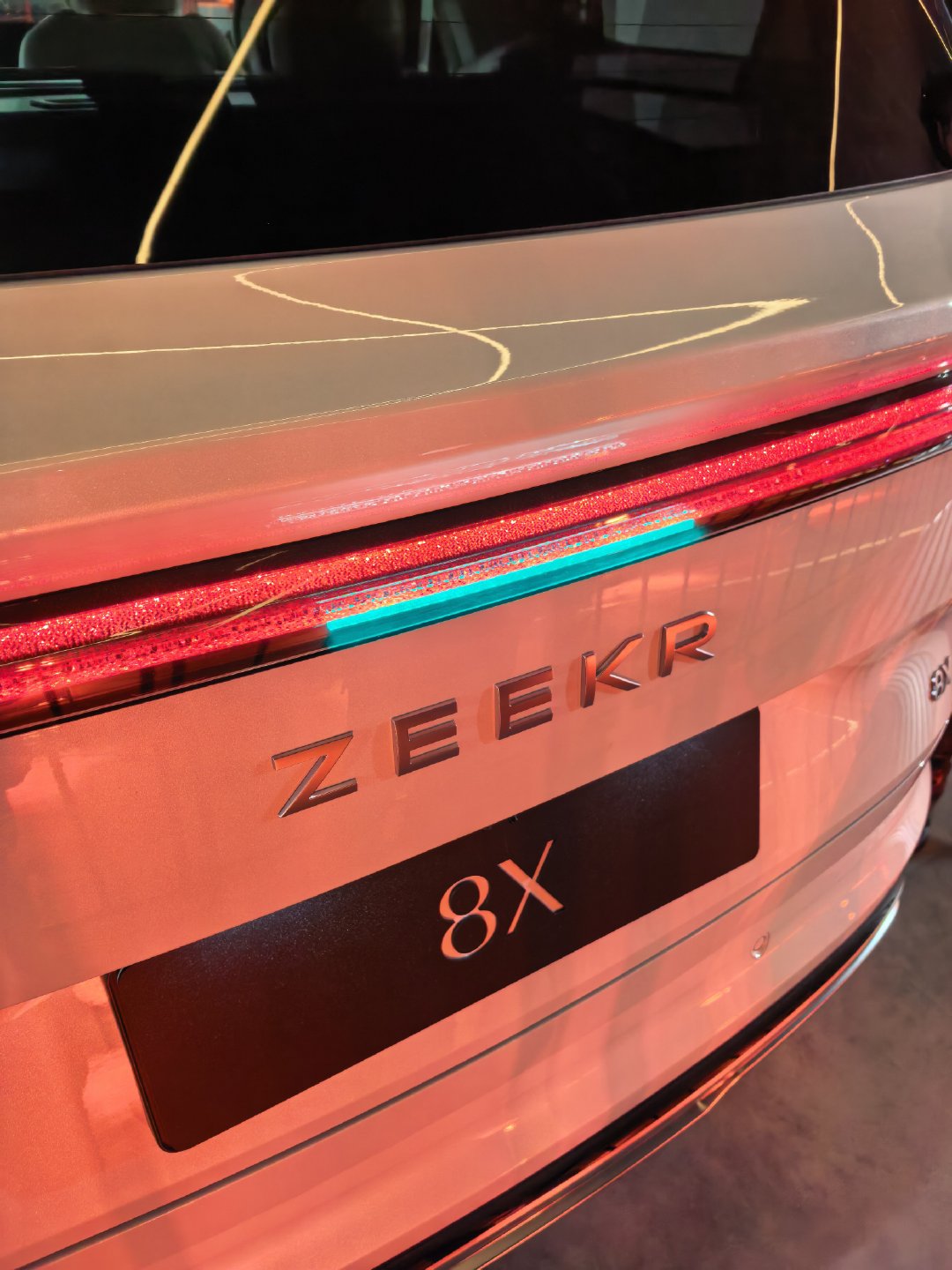 极氪9X和极氪8X看得见，摸得着的豪华极氪8x新公路之王