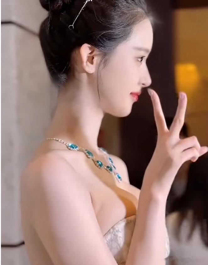 洋洋高锐·还在想她◎一、二、三、四谁……最美◎勿庸至疑还是……辣妹子◎她……呀在