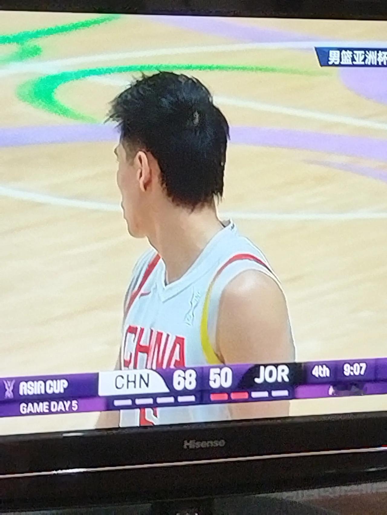今晚程帅澎发威，中国男篮90:68大胜约旦，三战全胜，拿到小组第一，昂首进入八强