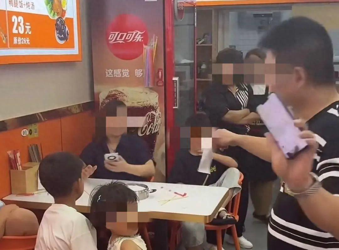 顾客合理利用规则没什么不妥，就是店家不讲武德。

媒体对此事进行报道时，明显在带
