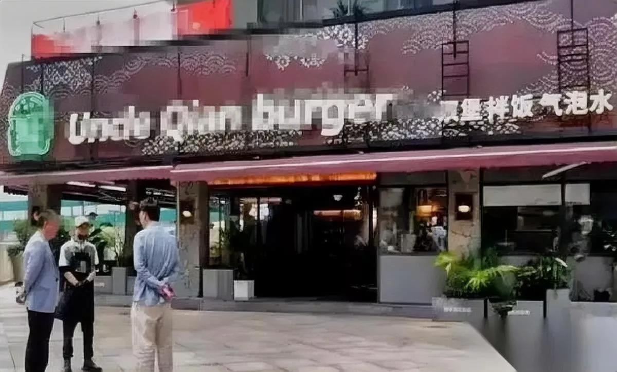 打了14天工

到手才700

你猜老爸为啥直接冲进店？

贵阳这个17岁男孩打