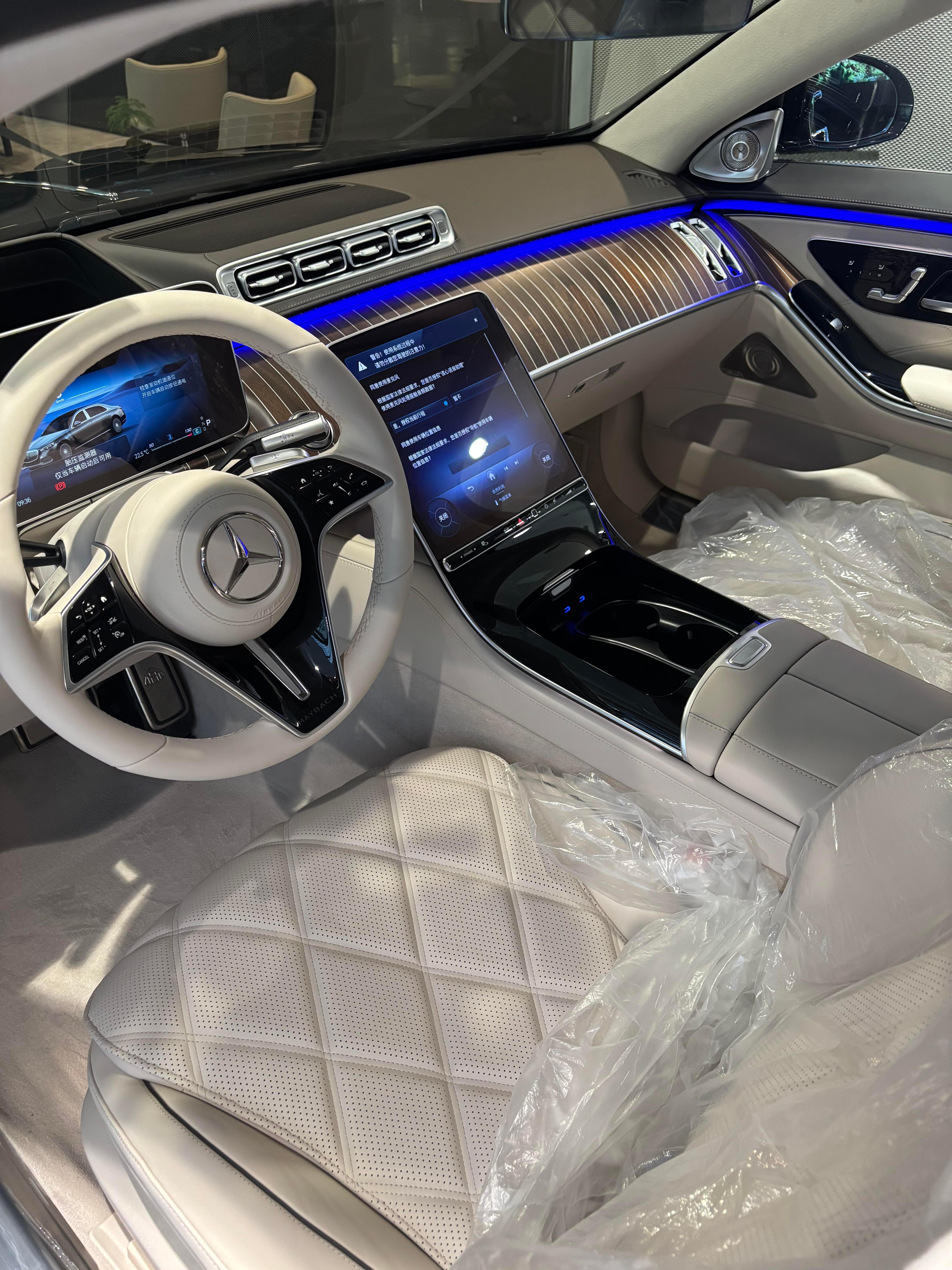 迈巴赫S680，指导价332.7万。迈巴赫s级