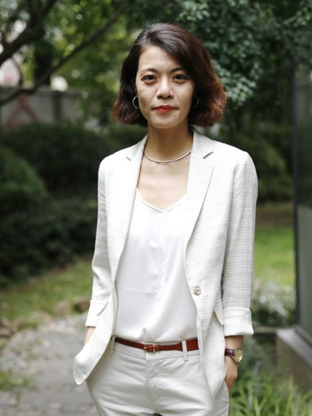 一次，39岁的复旦女神陈果上节目。撒贝宁问她：“你担心自己嫁不出去吗？”面对这个