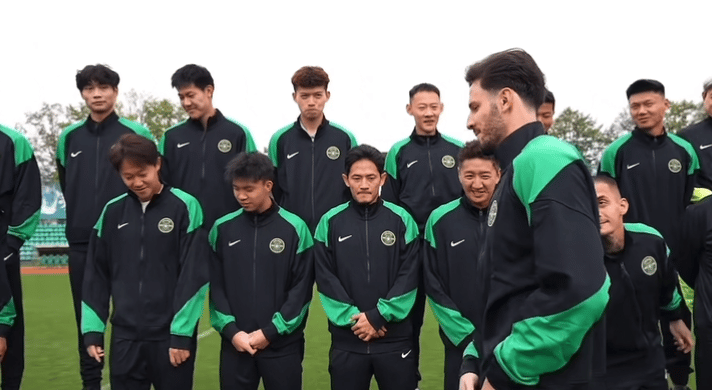 这个妤姛怎么这么小小一只歹歹懵懵滴 