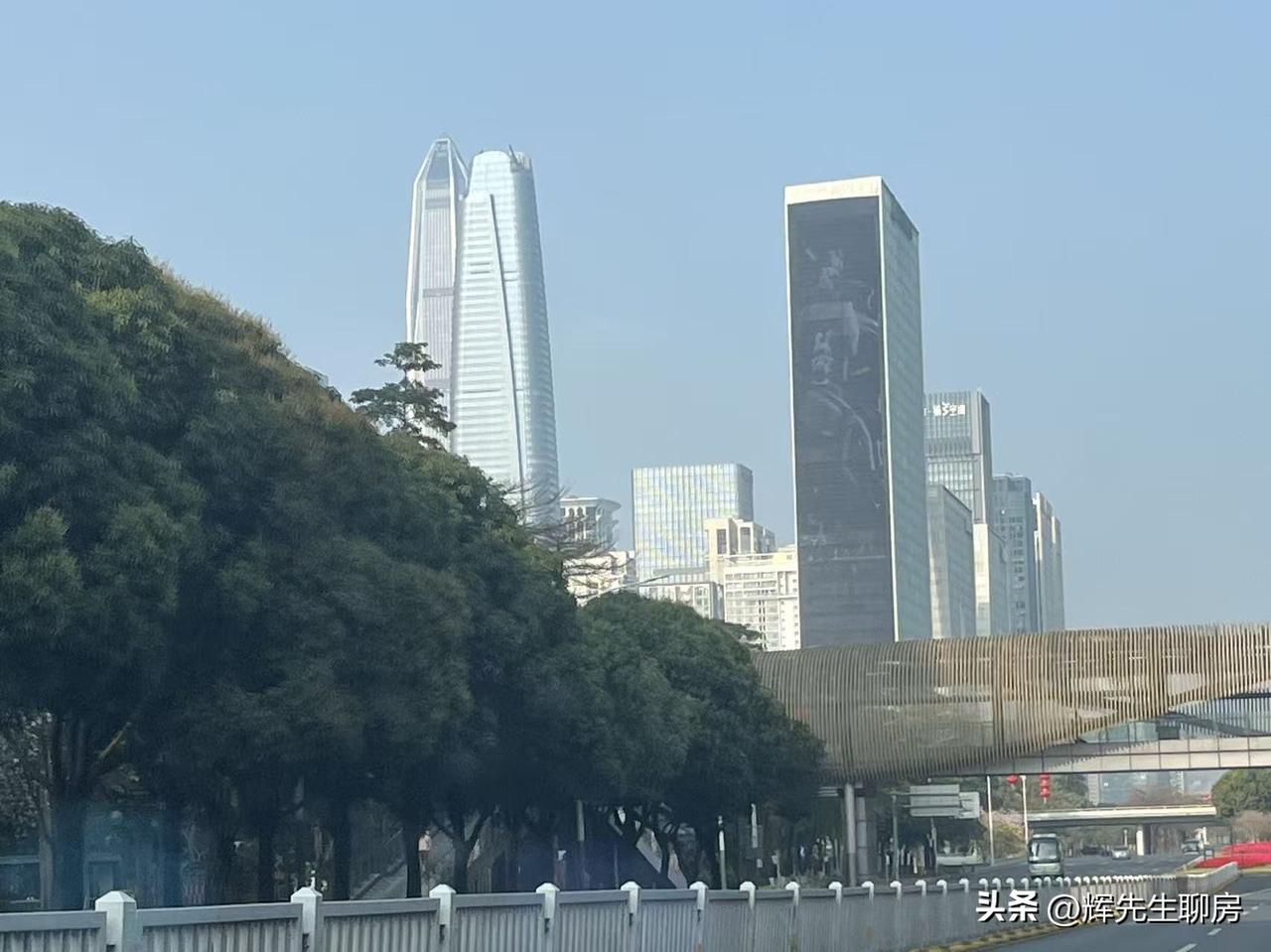 如果你还未50岁，如果你还想在大城市买房
首选，那一定是深圳。
这里是全国最年轻