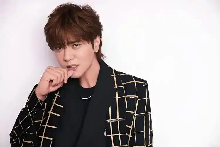 4月14日，“46岁罗志祥在家中猝死”这一话题突然登上热搜，瞬间吸引超1000万