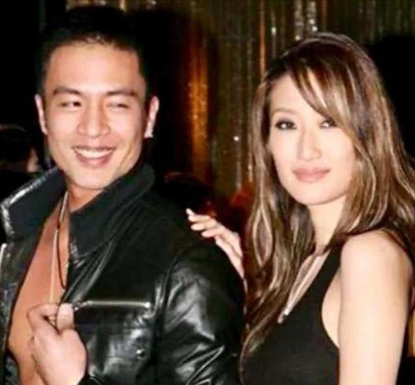 2002年，李玟在拍摄MV时，一眼看中了安志杰，两人迅速坠入爱河。可热恋没过多久