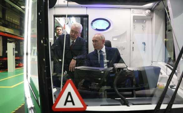 莫斯科将建设无人地铁：自动驾驶交通向普京展示

俄罗斯总统弗拉基米尔·普京和莫斯