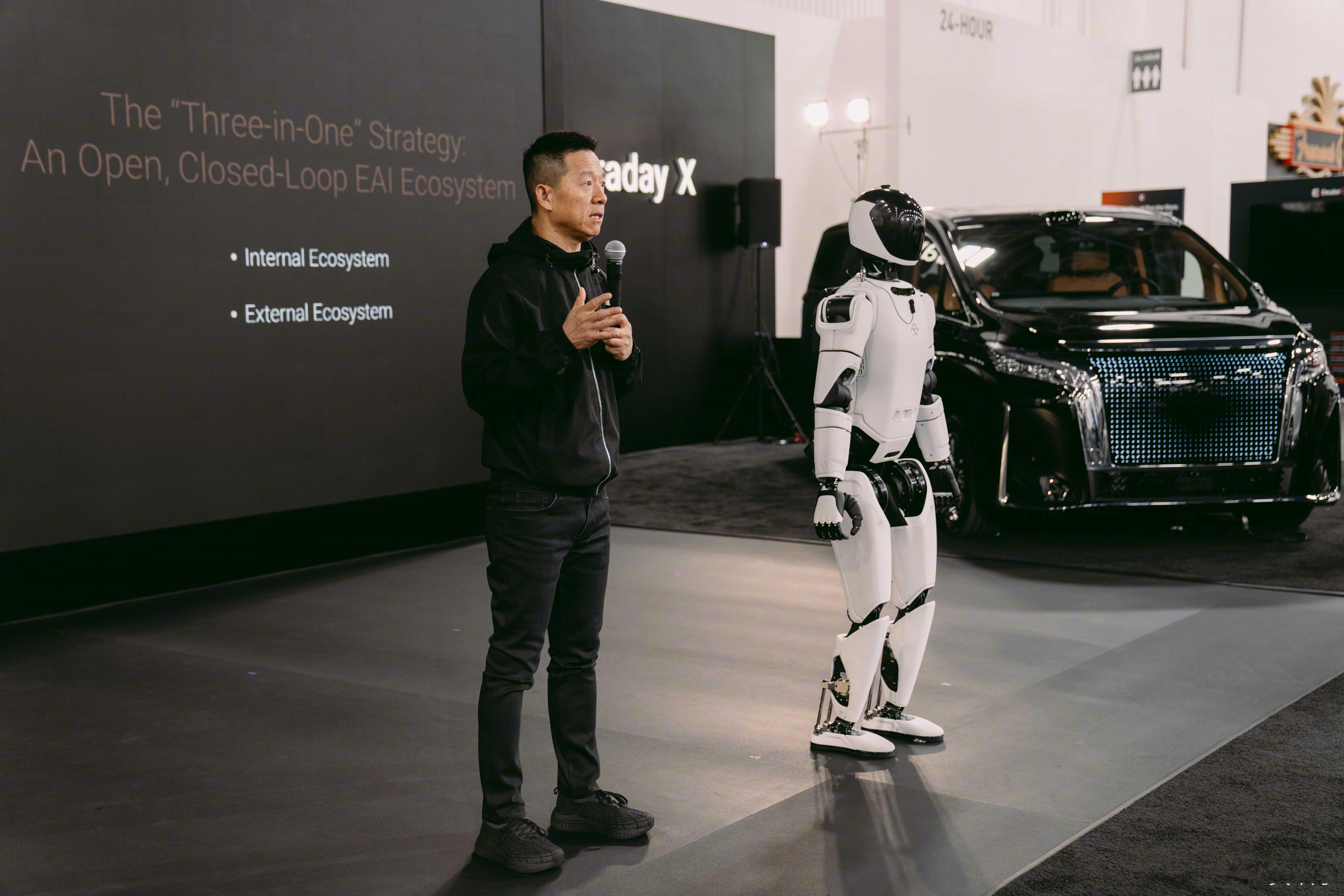 FF全球首发三大系列EAI机器人基于EAI机器人产业“四化”趋势，FF正式推出 