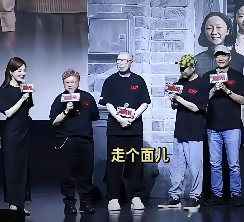 现在冯小刚应该恨死韩红了吧。拍部电影本来以为能大赚，还请韩红来站台搞个宣传，结果