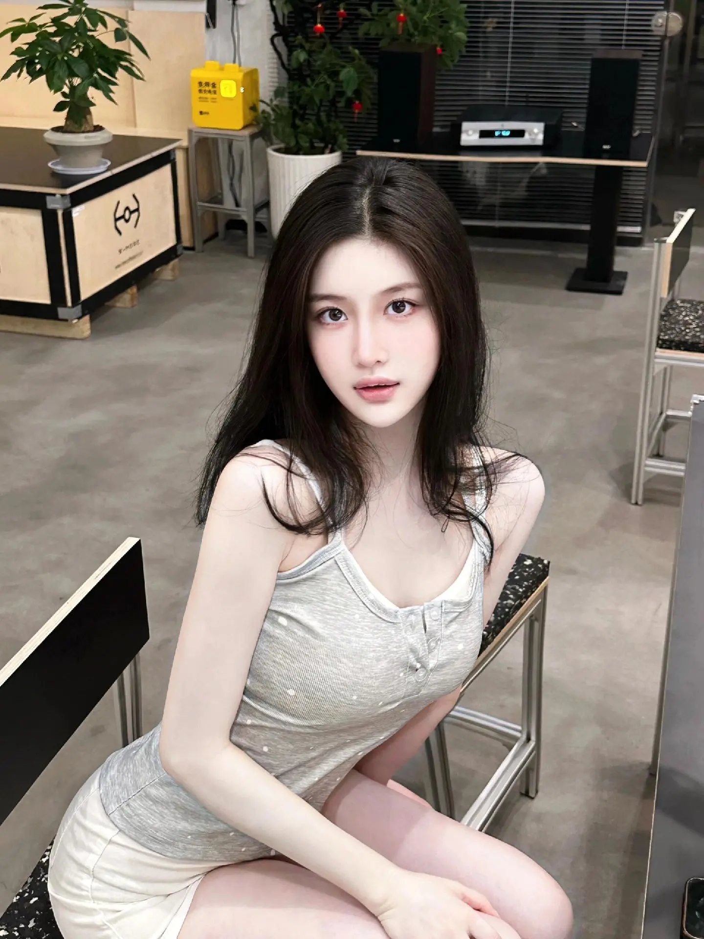 突然发现自己老了，不再喜欢热闹了。能宅在家里绝不出门。能一个人绝不扎堆...