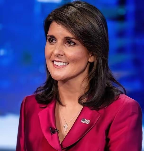 黑莉这波操作真是把双标玩得明明白白。她公开喊话美国，说中国给伊朗提供武器会引发中