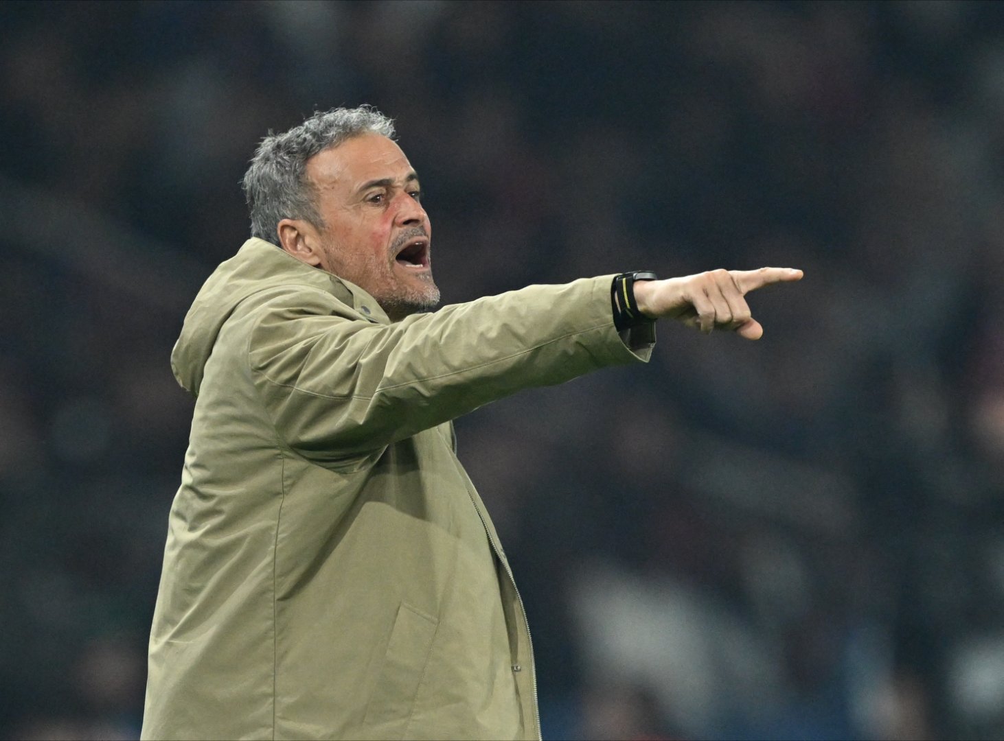 #巴黎将续约恩里克# 据《世界体育报》报道，巴黎圣日耳曼准备和主帅恩里克续约至2