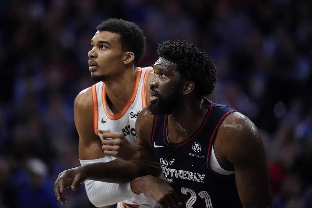 恩比德与文班是ESPN评选的新赛季top100前15中，唯二上赛季未进最佳阵的球
