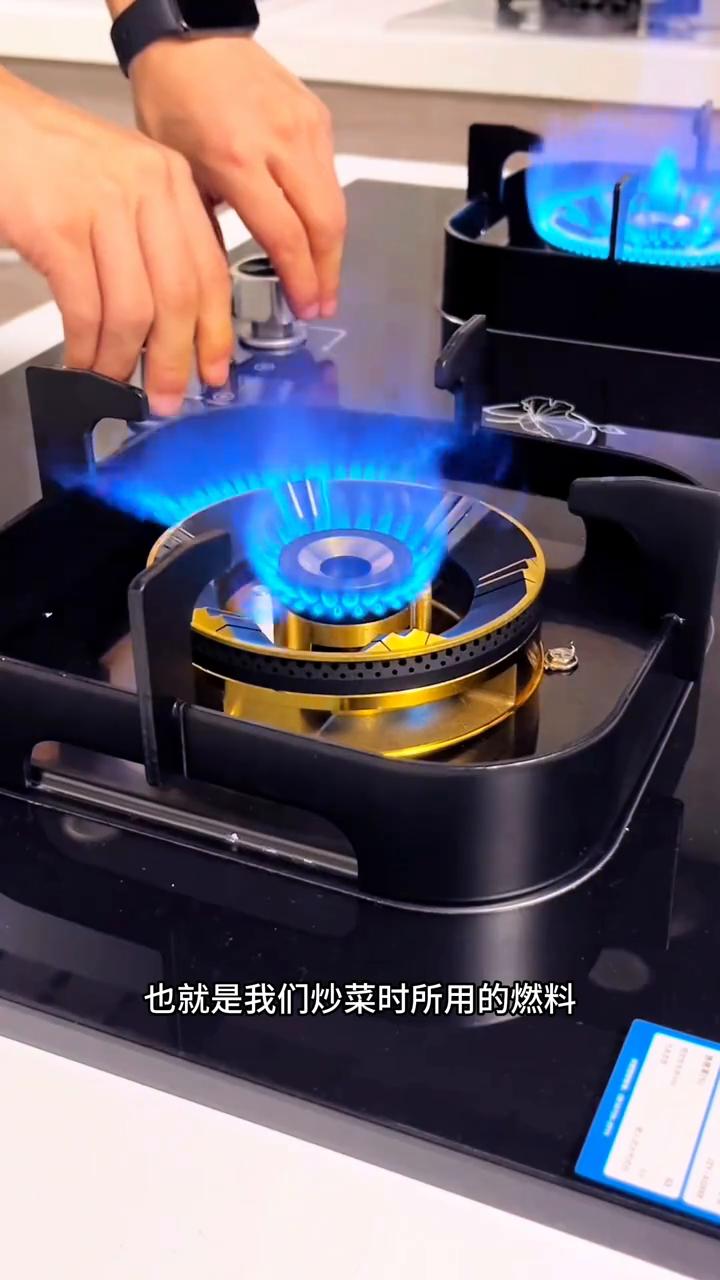 你敢相信这竟然是科威特每秒产出的石油产量吗？说这里是富得流油一点也不为过。这些刚