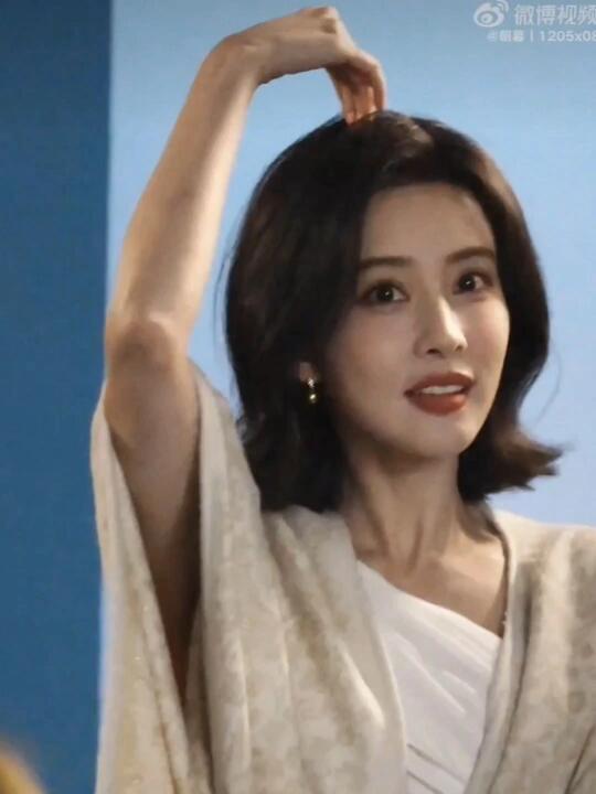 我不语，只是一味的喊美孟妈咪!晚安小甜饼