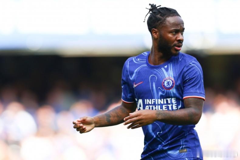 利物浦旧将迪恩·桑德斯日前接受talkSPORT采访，并谈到了切尔西边缘人斯特林