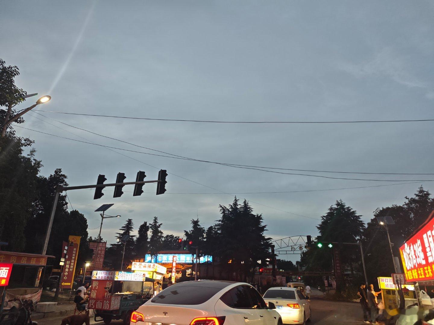 不知道吃啥脑子空空的随便来点热乎的就行。🍜 