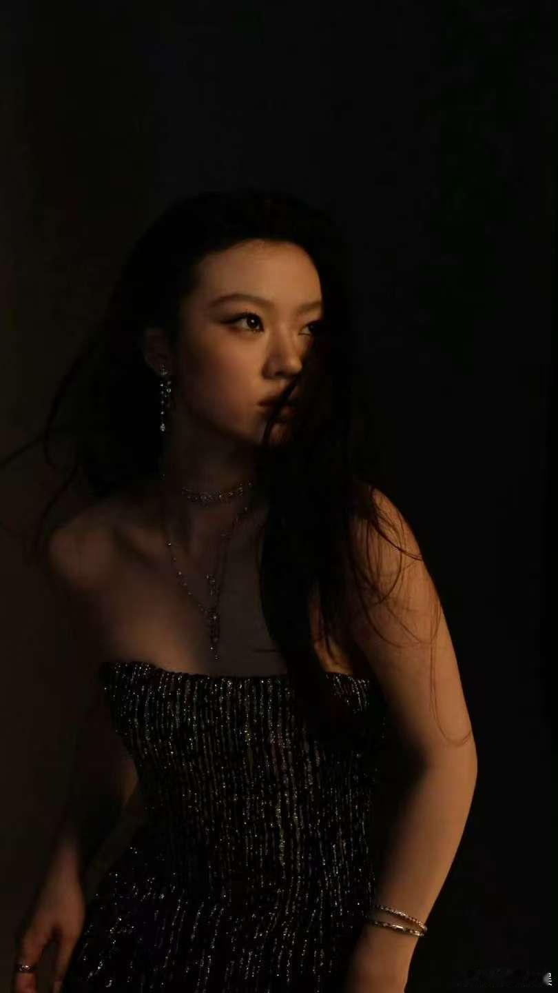 单依纯高定抹胸礼服，好美，