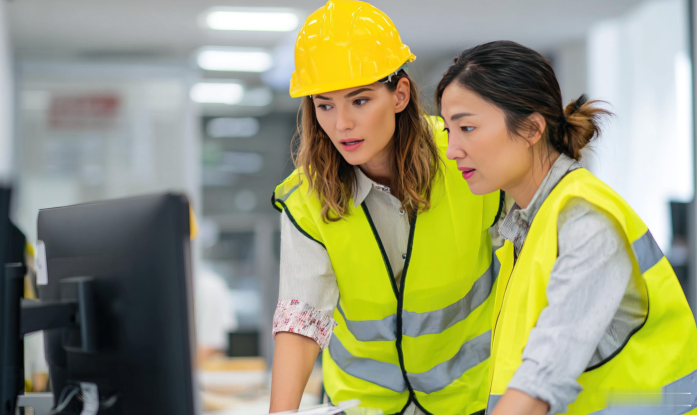 志愿者365   2. 督导机制创新。实施"专业督导+同行督导"双轨制，聘请心理