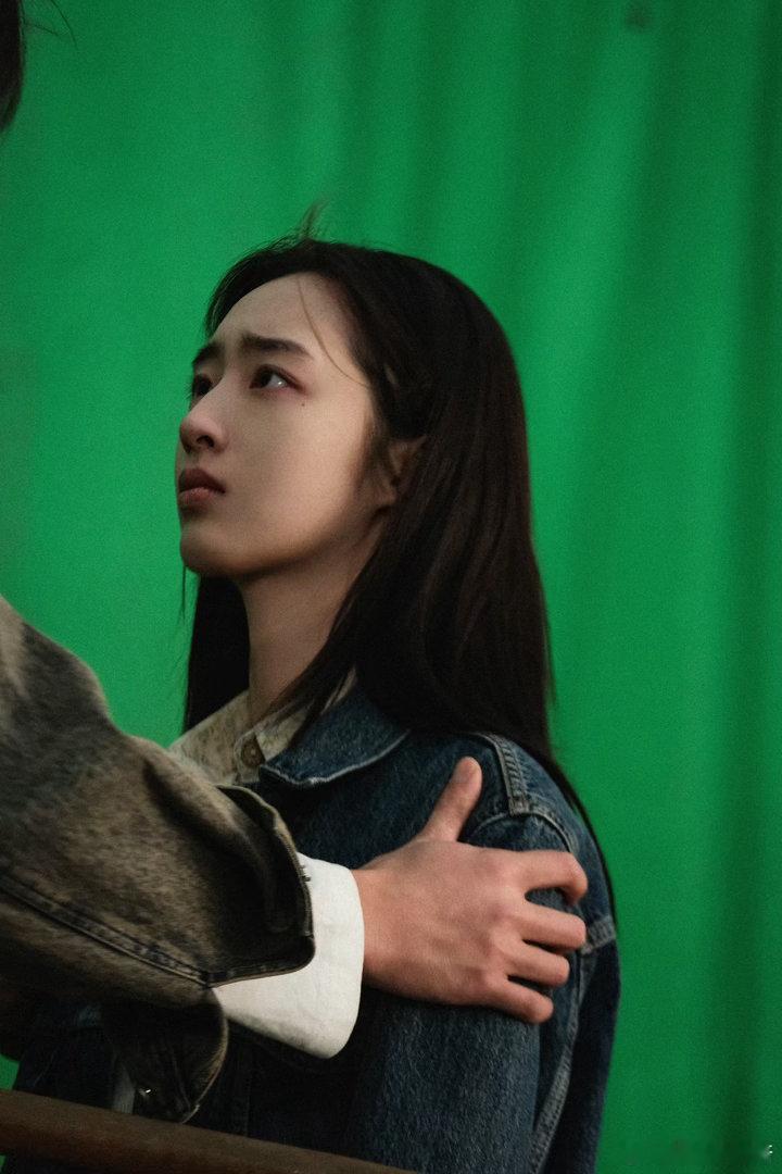 邓恩熙说演高松格的时候很纠结 高松格会不会后悔？邓恩熙说会。但已经没有回头路了。