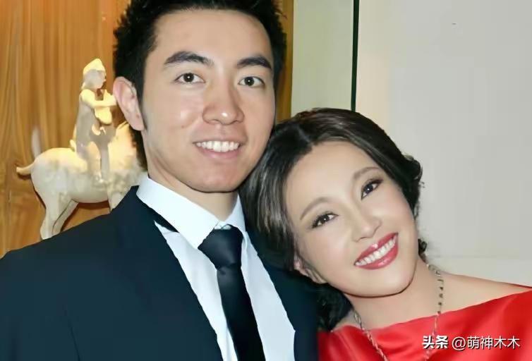 刘晓庆怒发微博辟谣死讯事件有了后续，其亲外甥靖然亲自发小作文回应了，基本能送给我