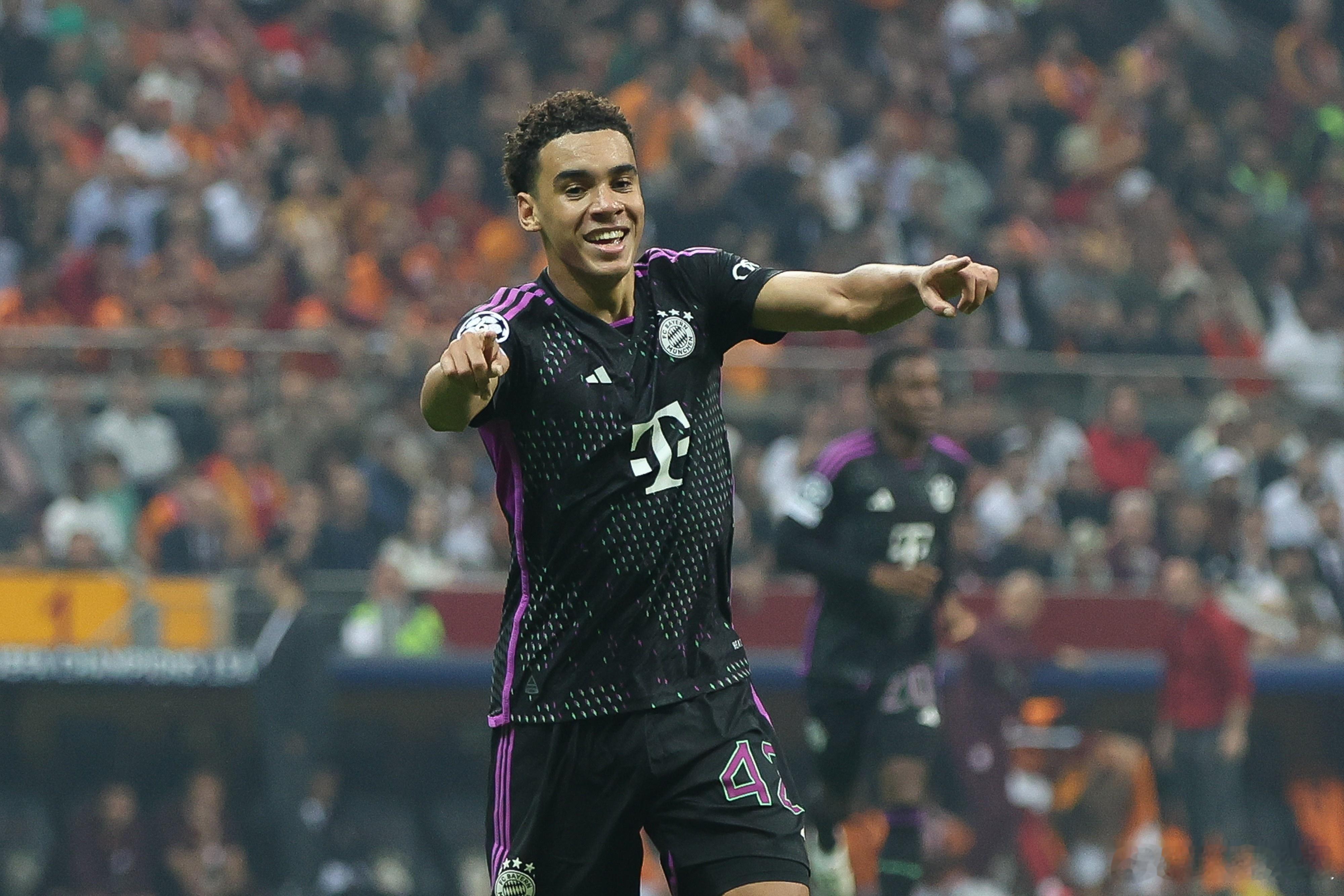 英超  埃弗顿🆚利物浦利物浦的进攻火力强劲，在最近的五场交锋中，他们共打入了7