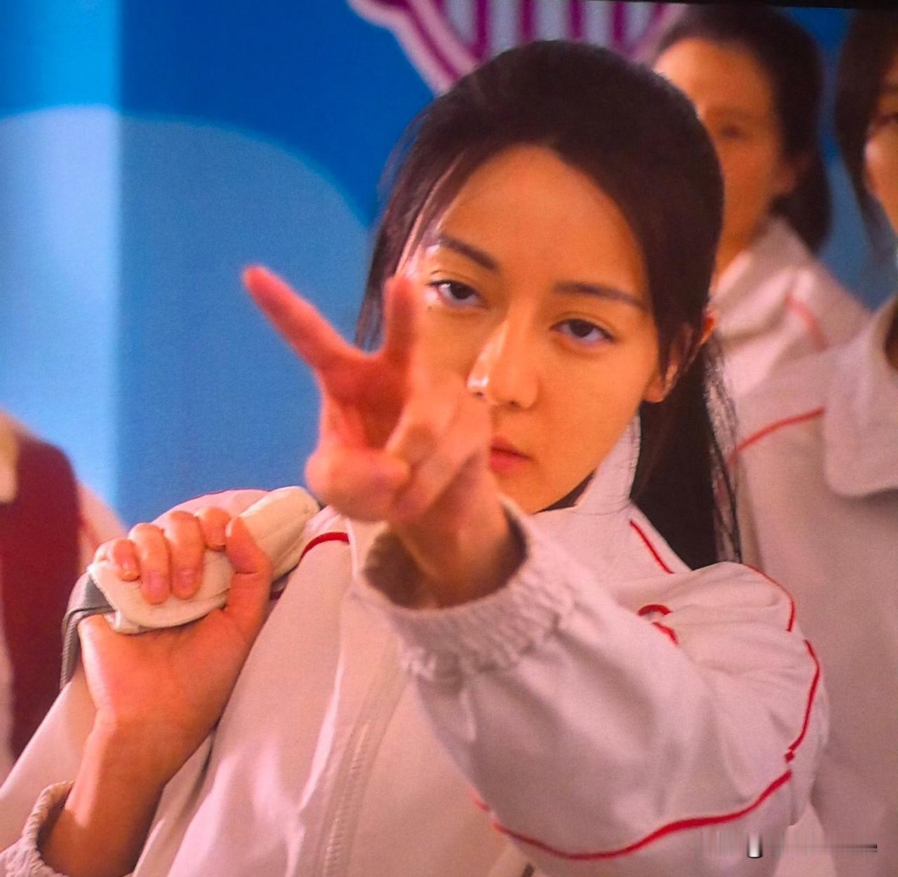 7月11日，恭喜迪丽热巴，新电影《功夫女足》首日票房破亿！暂居暑假档票房第一！