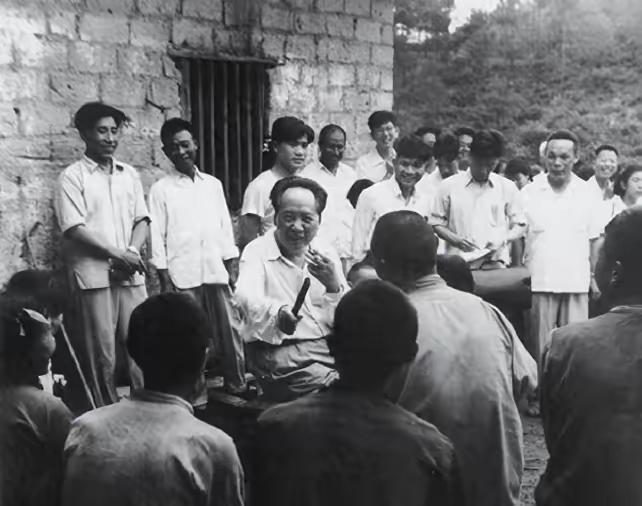 1959年，毛主席听闻堂弟被划为“富农”，当他回到韶山老家时，当地干部还不想让堂