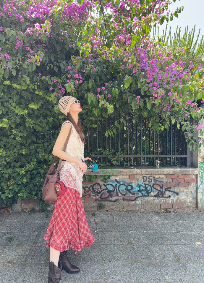 李一桐晒女推团综plog 李一桐的镜头转向姐妹们 李一桐晒女推团综plog，咱就