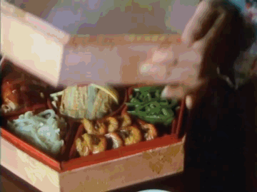 攒盒图一应该是道具组现做的图二看着像老物件 ​​​