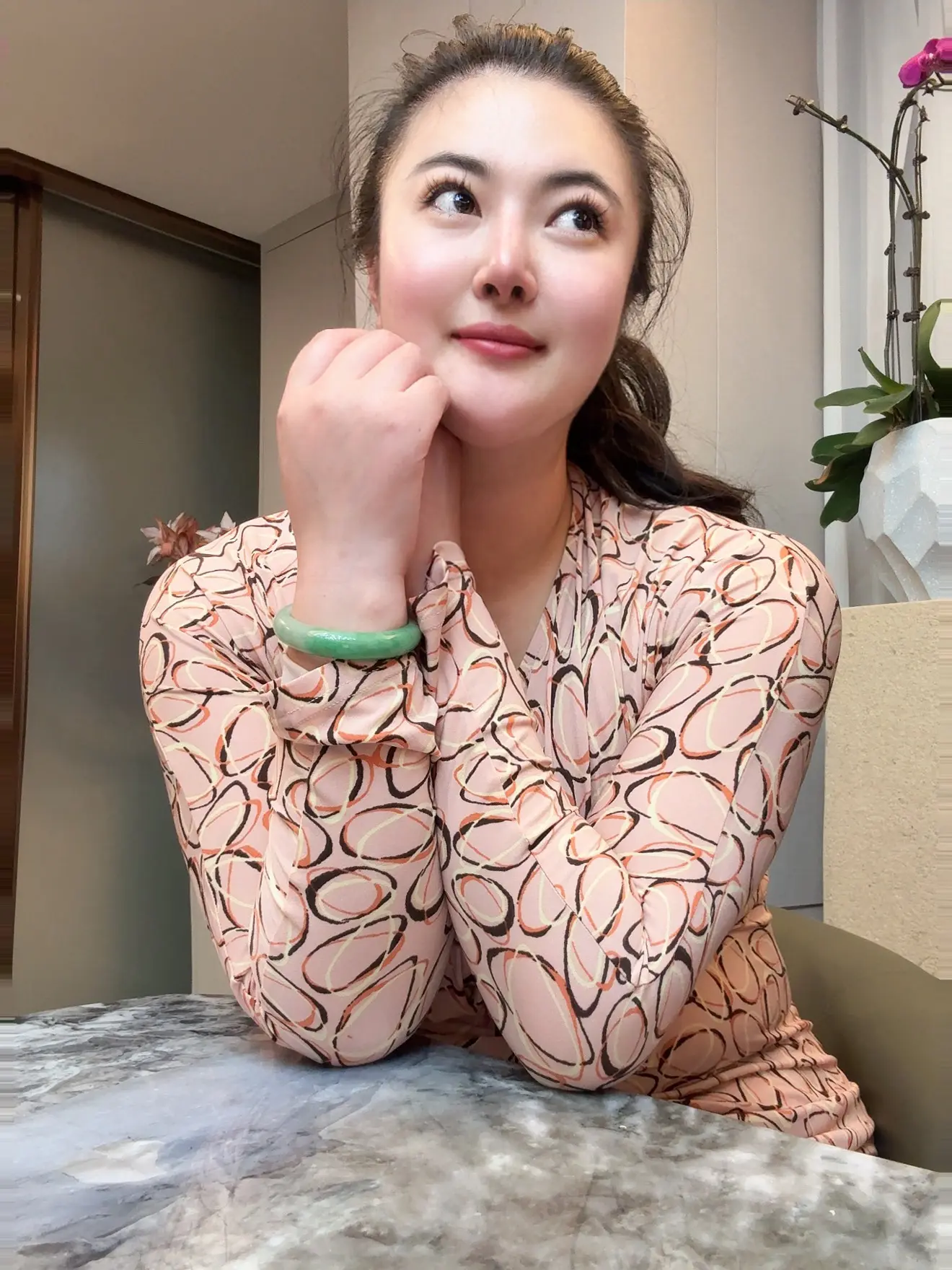 一个中年女人的血脉觉醒，一切从“简”、衣服买刚需、饭吃七分饱、无医无美...