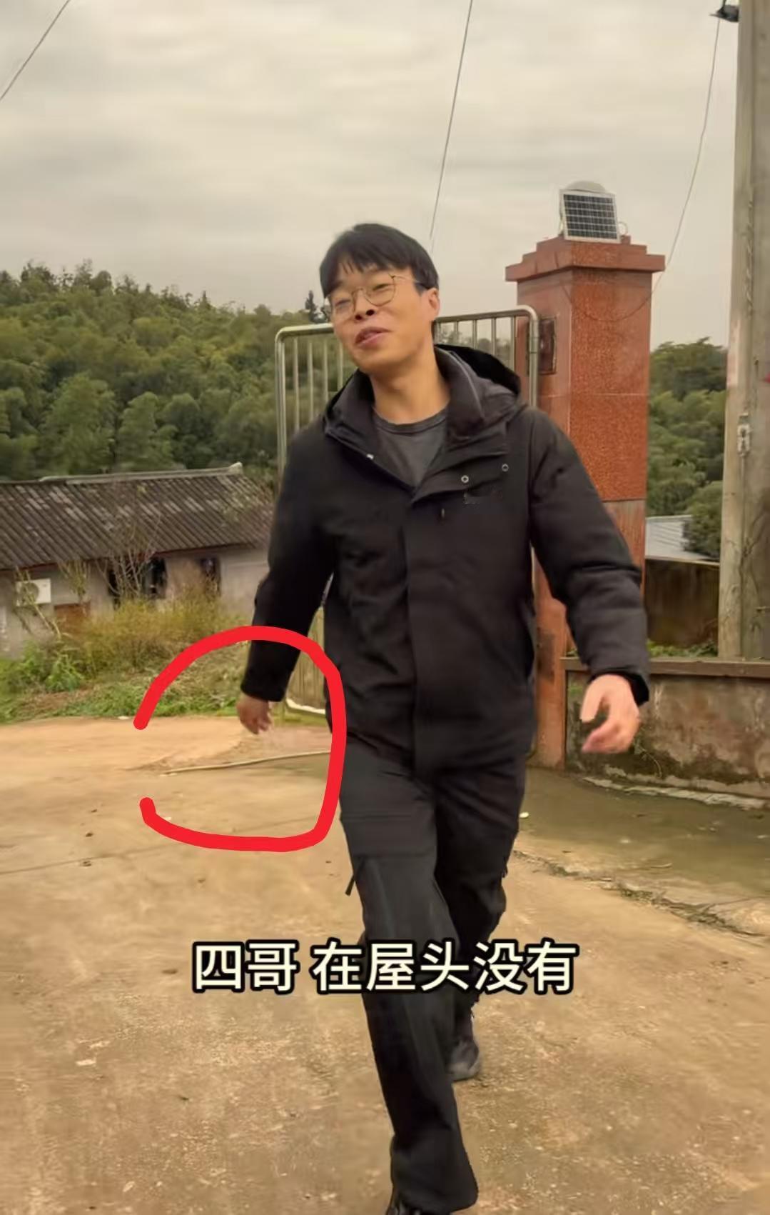 我预料到了王丰会来找农村四哥
也预料到了他会开口问农村四哥找工作
万万没想到他是