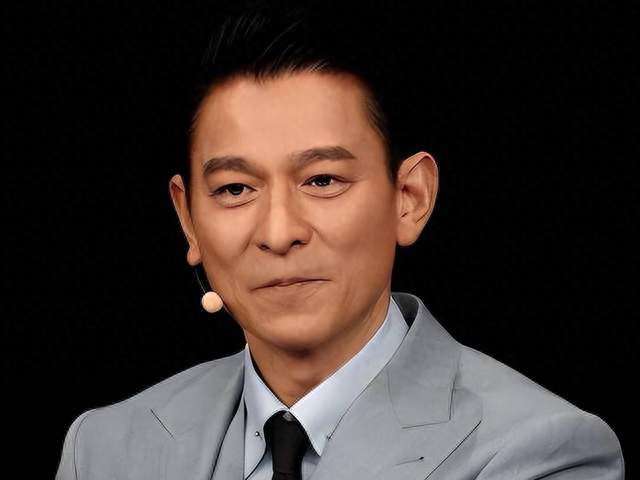 刘德华当年输给张国荣又如何？四大天王他站最久，后辈全喊他偶像