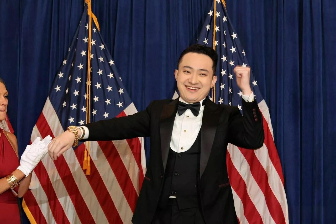 孙宇晨居然是现任利伯兰总理，并且三度连任

一个搞区块链的老板，怎么跑去欧洲一个