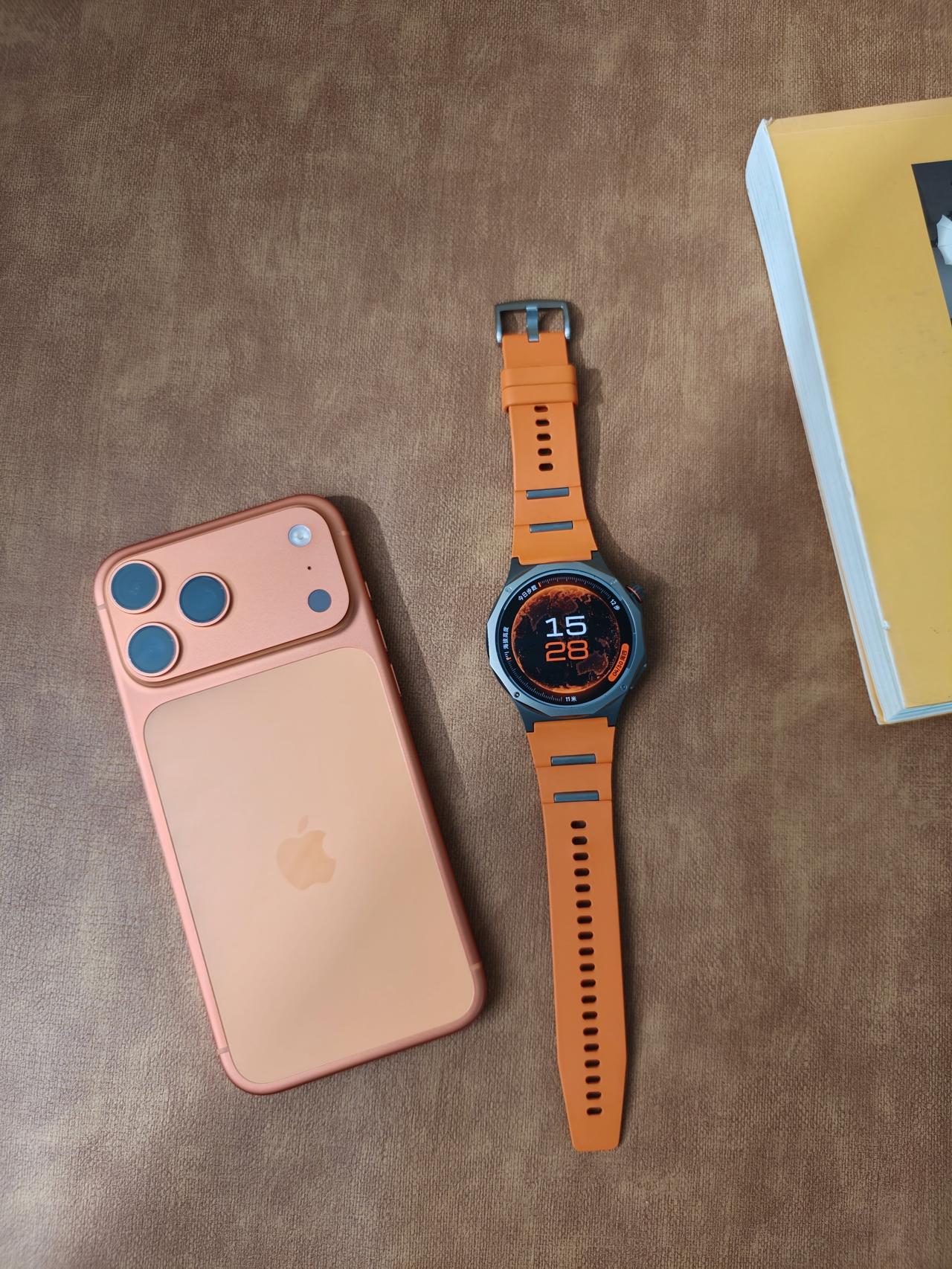 用iPhone的你们都在用什么手表？

我之前用过一个Apple Watch，手