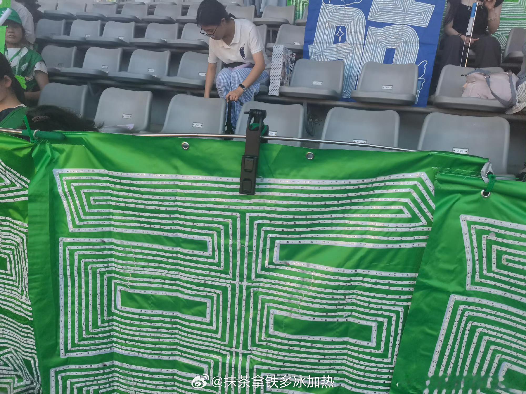 标准架灯牌方式 该怎么样就怎么样 该怎么对付他们就怎么对付他们 不要心软不要手软