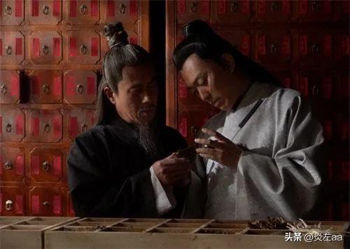 嘉靖三十七年，李时珍从酒坛中盛起一瓢酒喝了下去。然而，酒入口中以后，他却觉得这酒