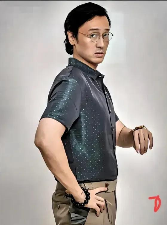 为什么王传君火不起来，很简单的原因。

王传君新片《南京照相馆》上映5天票房破4