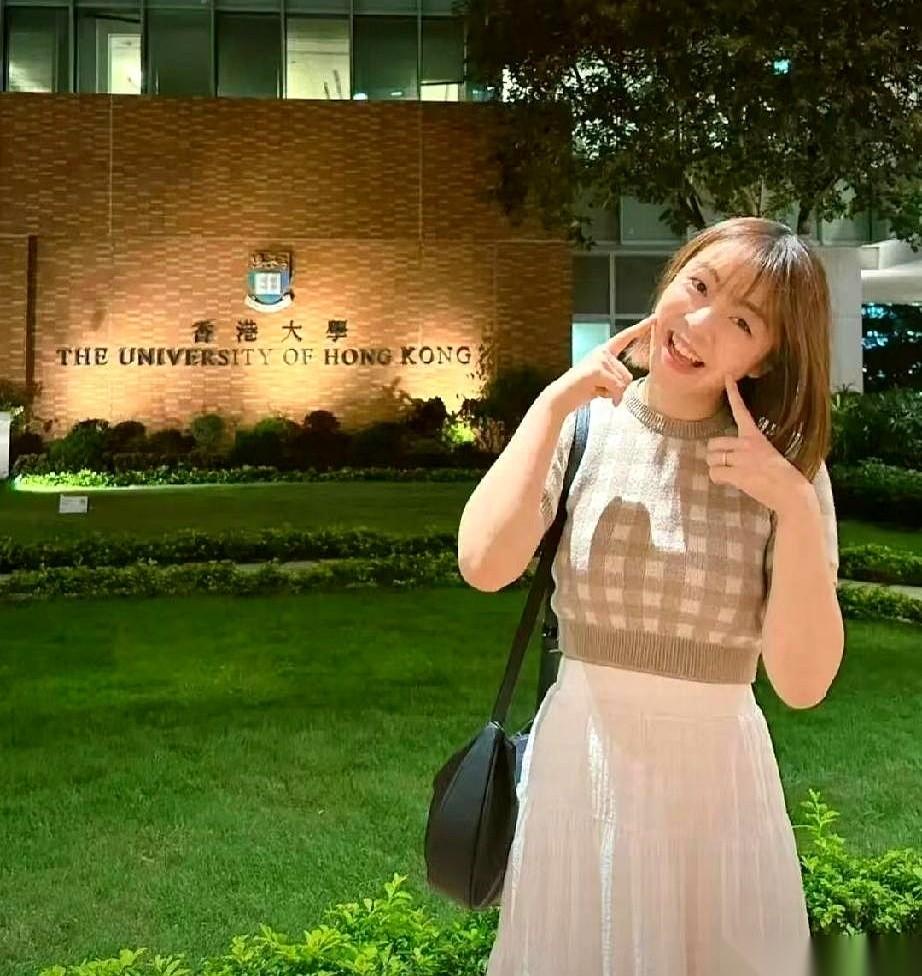 29岁的施可莹，走了。
她的故事传开后，很多女孩回家第一件事，就是默默打开衣柜。